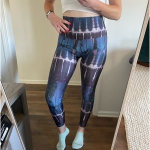 Onzie tie dye leggings